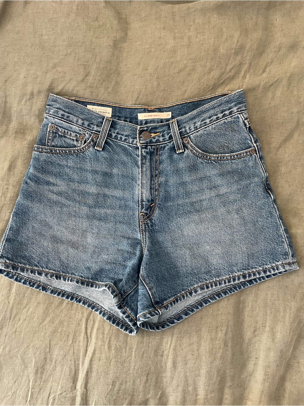 Levi's Premium 80s Mom Denim Shorts Size 25